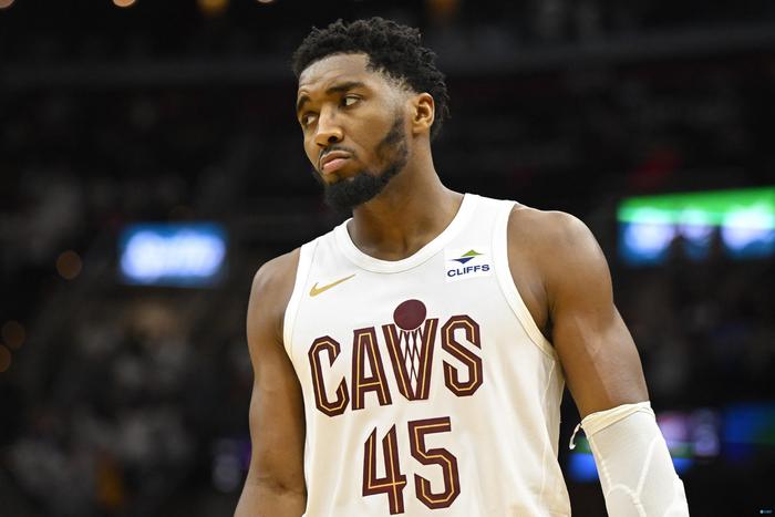  米切尔45分骑士横扫步行者  