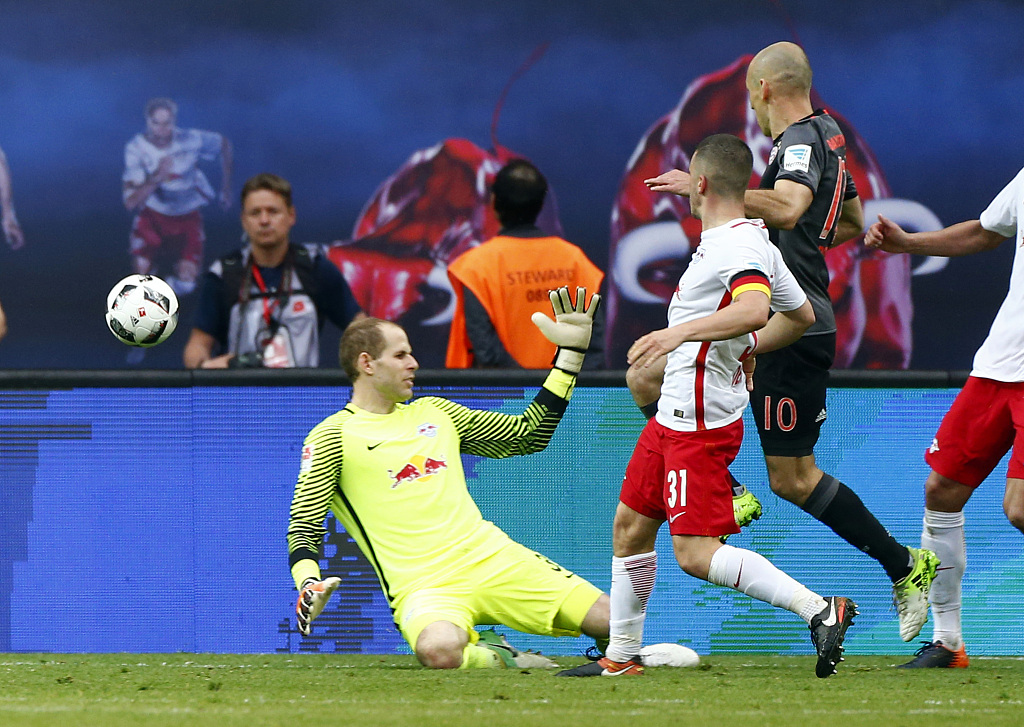  莱比锡红牛客场逆转击败法兰克福锁定三分  