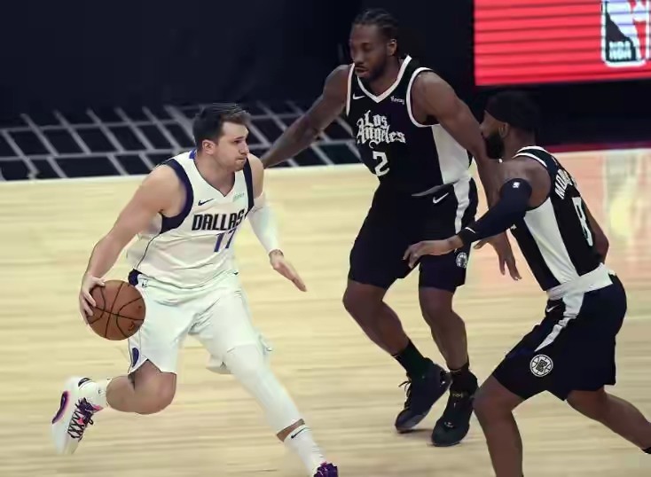  独行侠,东契奇51分,空砍无奈输球  